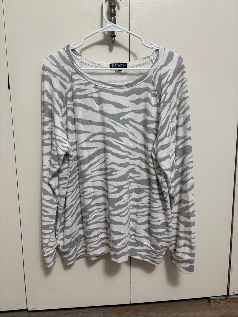 Buffalo David Bitton Women Gray White Zebra Print Long Sleeve Top Size XL